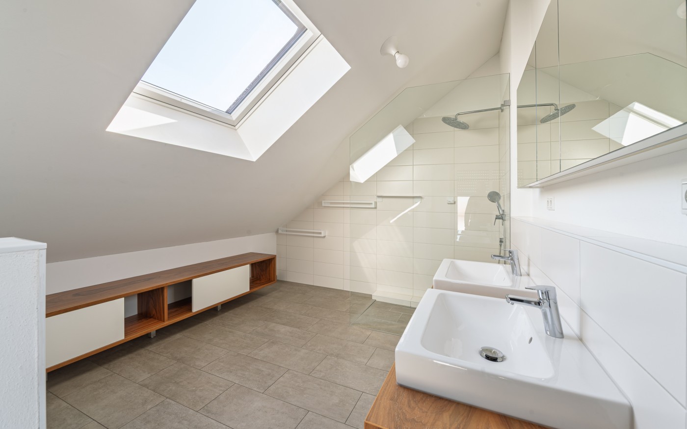 Badezimmer im DG