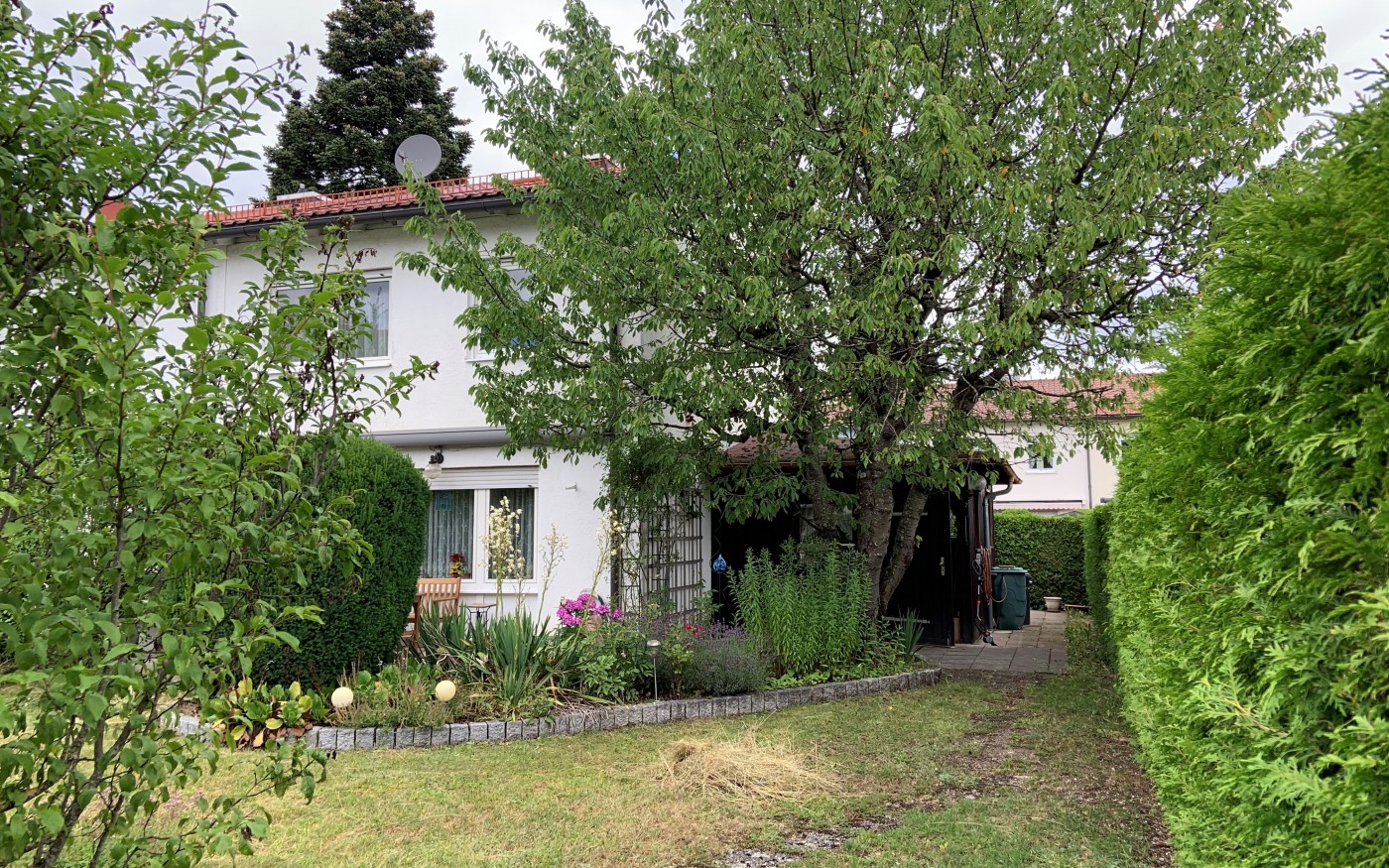 Hausansicht mitgrossemGarten